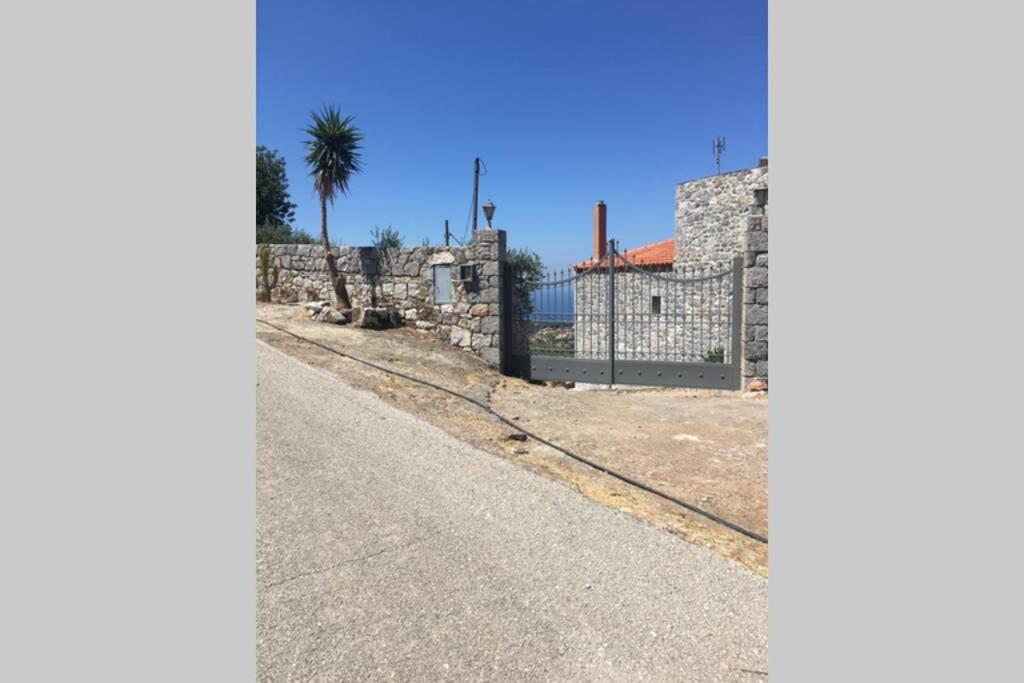 Πύργος Παραδοσιακός Με Μαγευτική Θέα - Villa Traditional Tower With Amazing Sea View อาเรโอโปลิส ภายนอก รูปภาพ